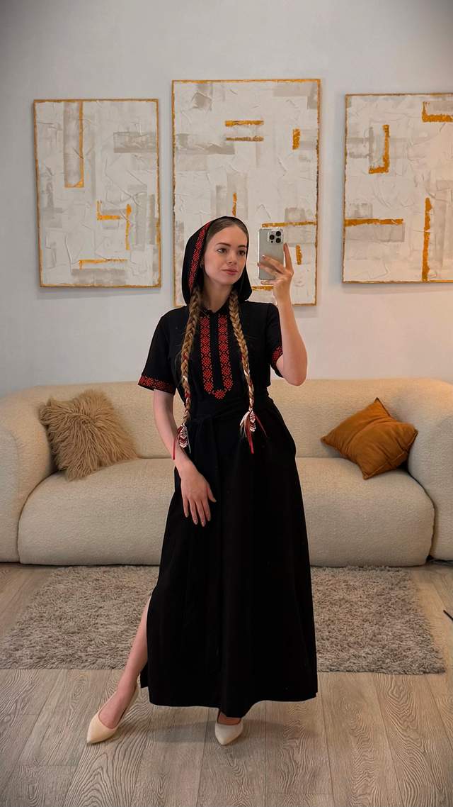 Современное платье черное